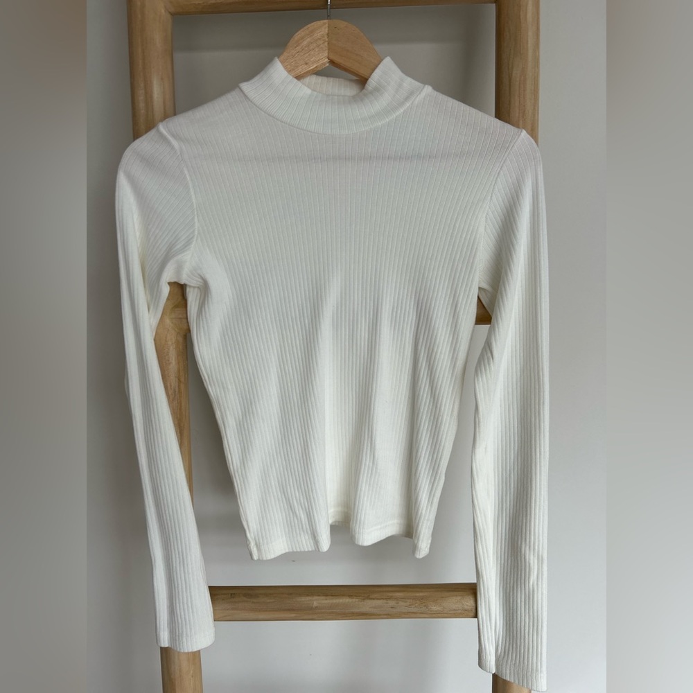 NWOT Brandy Melville white ribbed turtleneck One Size fits most